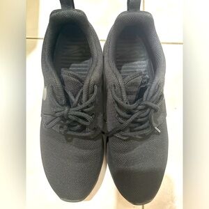 Nike Roche 1 size 7.5 women’s  (all black)